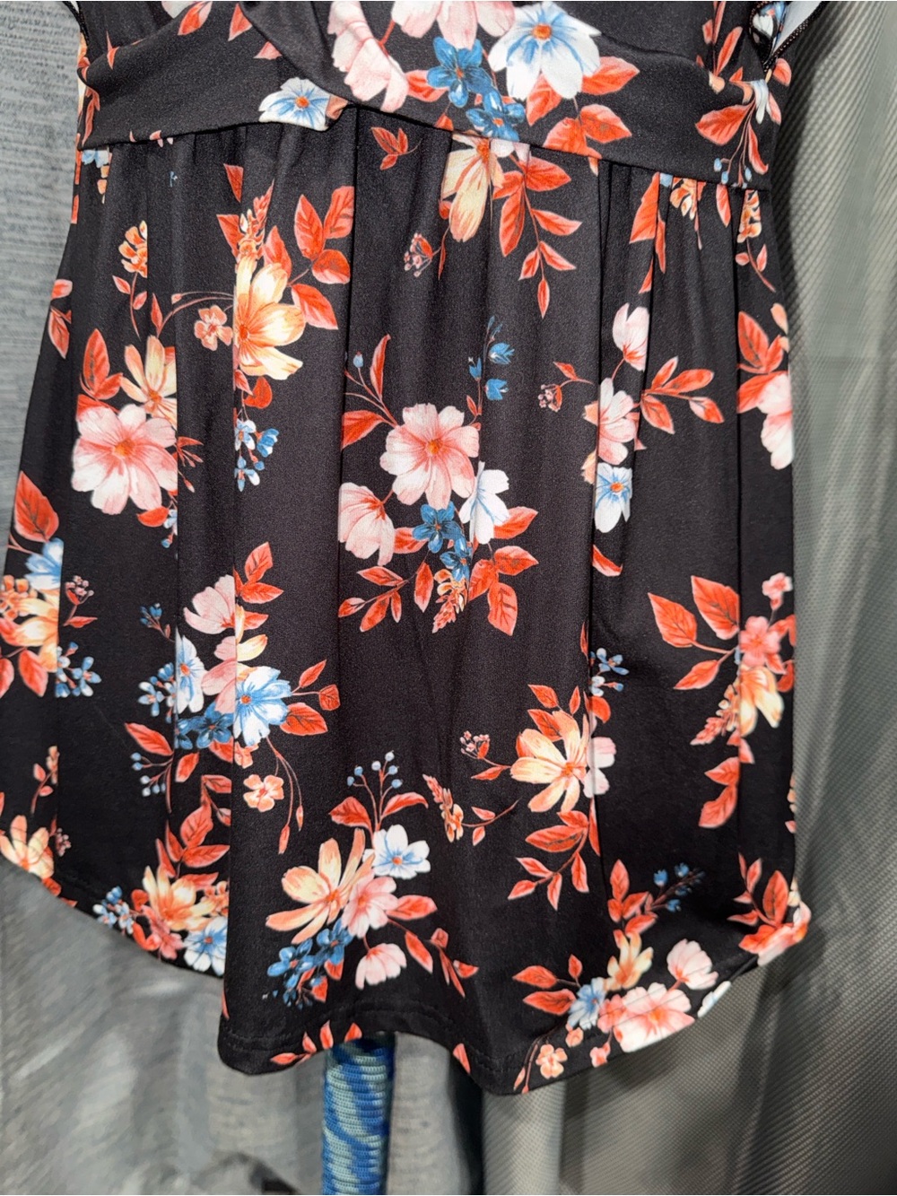 Ekouaer- Black Floral Surplice Peplum Top
Size Small - Picture 10 of 13